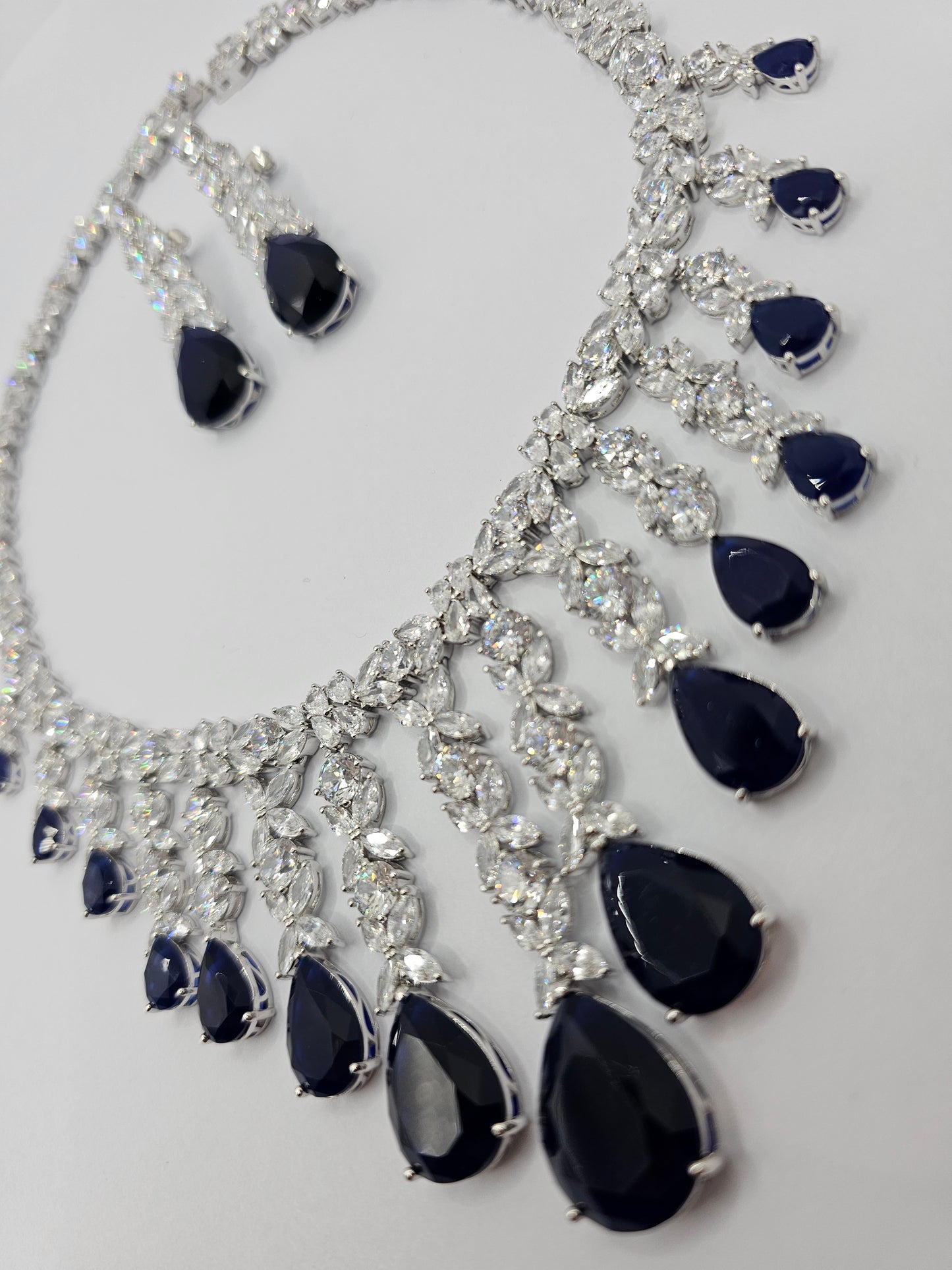 Elegance on the Neck - Ice Collection