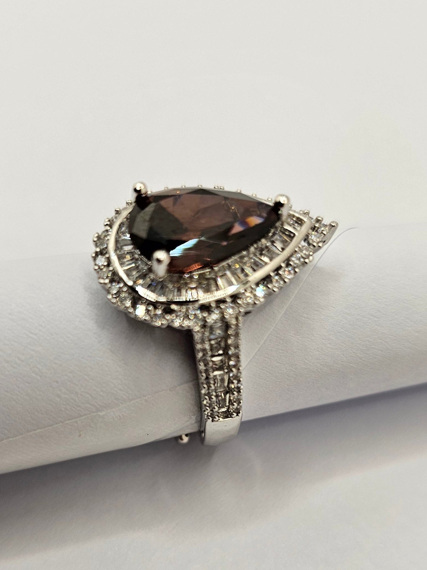 Radiant Ring: Where Style Meets Grace