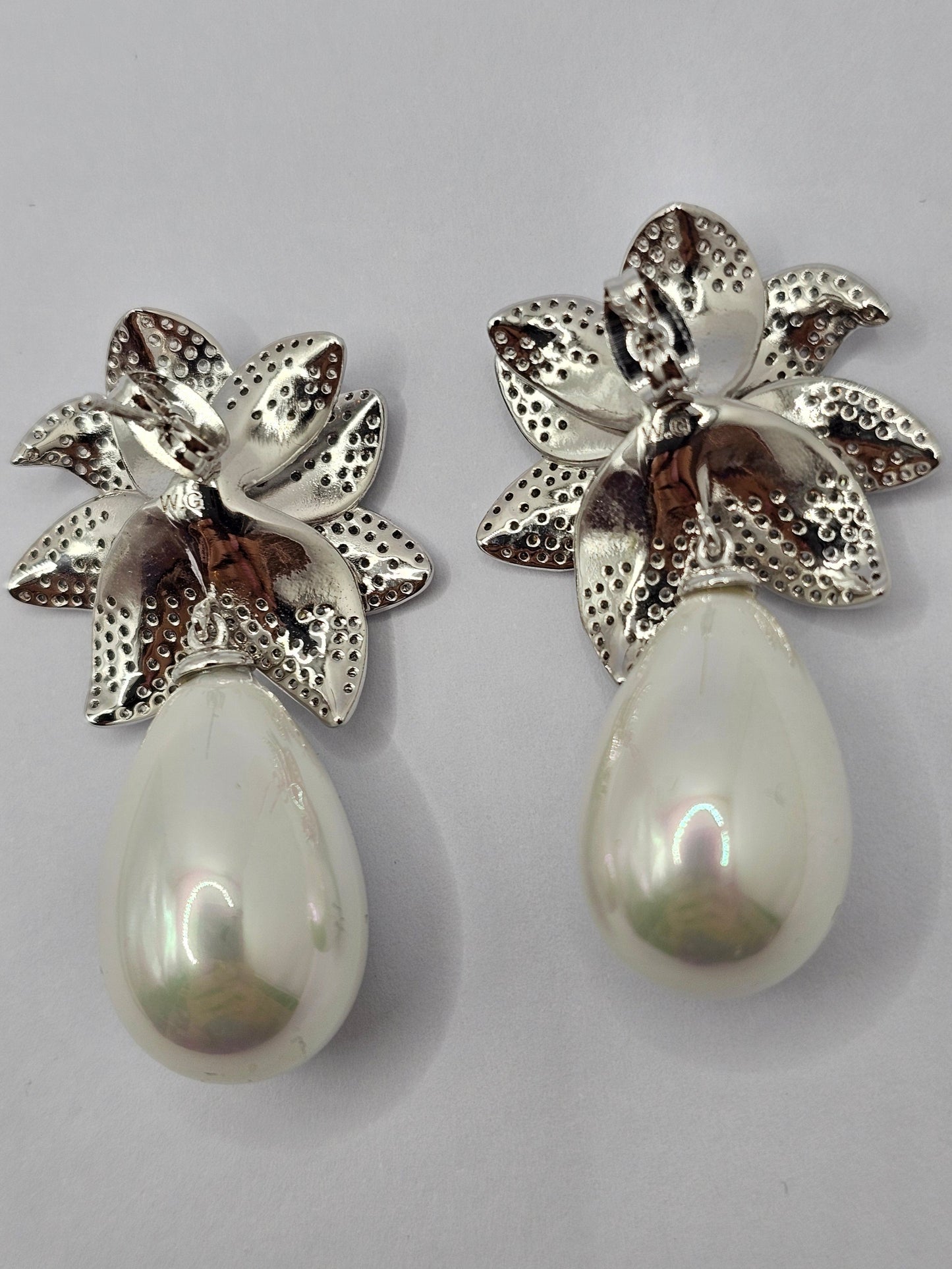 Classic Pearl Earrings