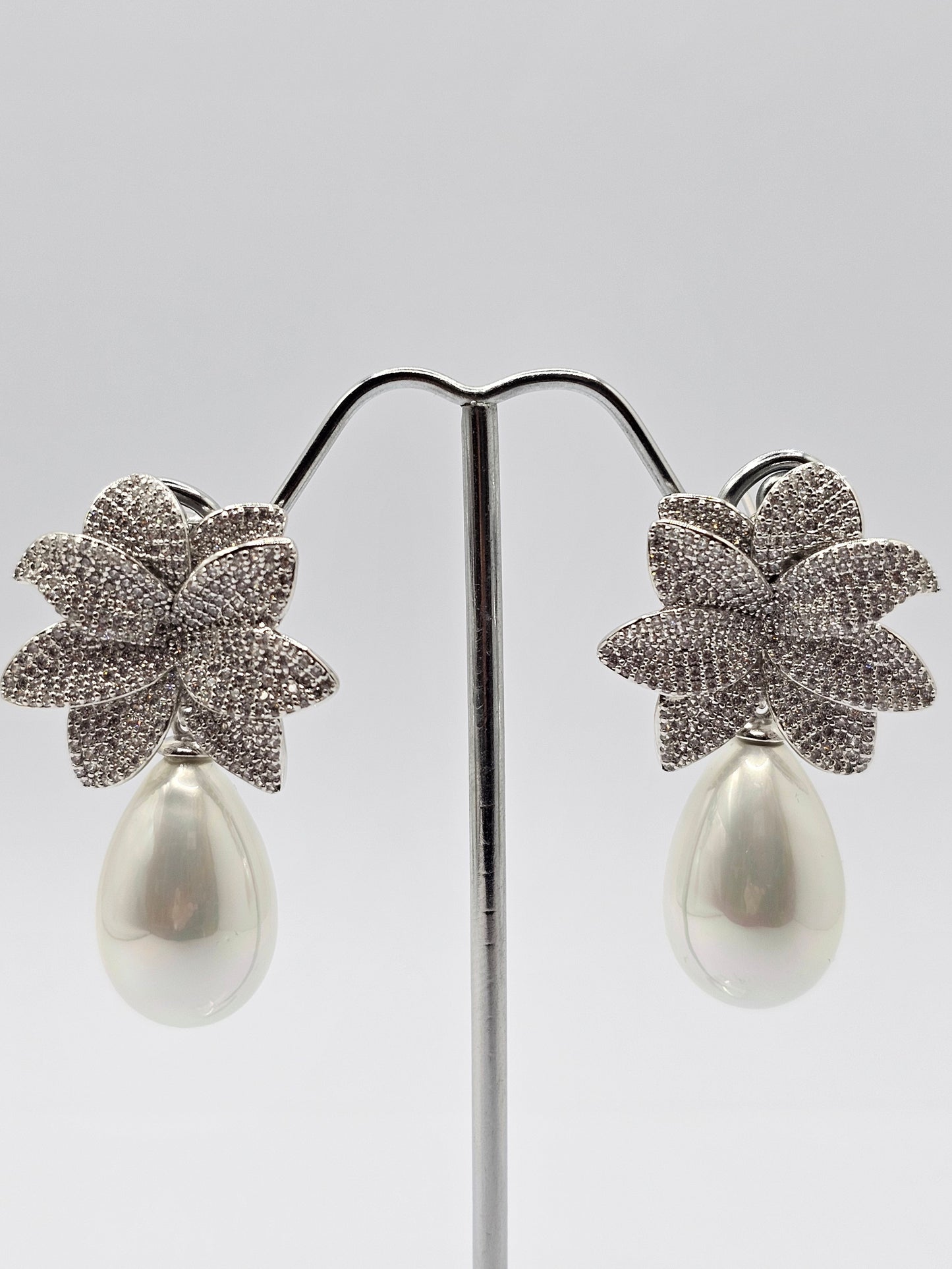 Classic Pearl Earrings