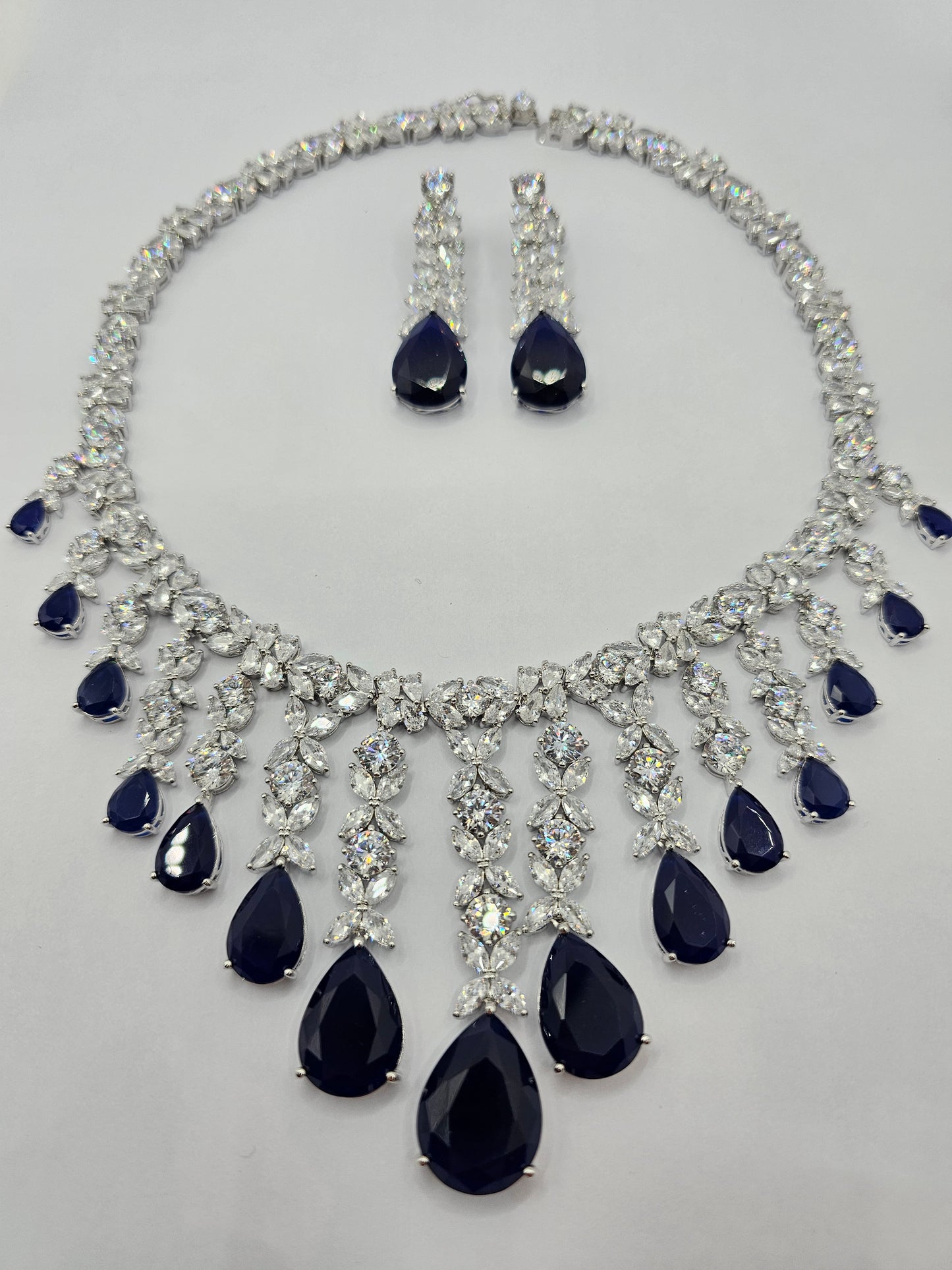 Elegance on the Neck - Ice Collection